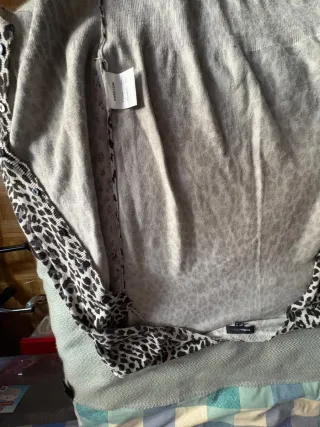 Chaqueta de punto Pivellioo con estampado leopardo