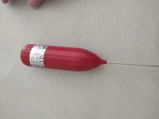 Batidor pequeño rojo