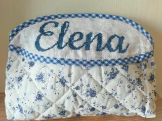 Beauty case ricamato Elena