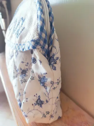 Beauty case ricamato Elena