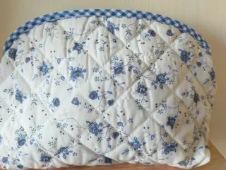 Beauty case ricamato Elena