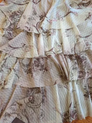 Vestido de fiesta beige y negro