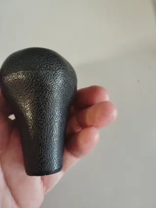 Pomo palanca cambio coche clásico.