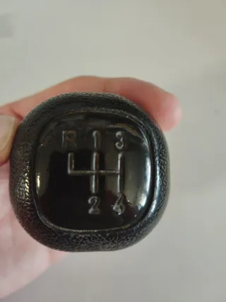 Pomo palanca cambio coche clásico.