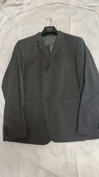 Traje Calvin Klein Gris Talla L + corbata