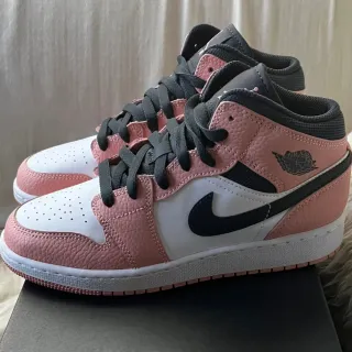 Nike Air Jordan 1 Mid Mujer Rosa