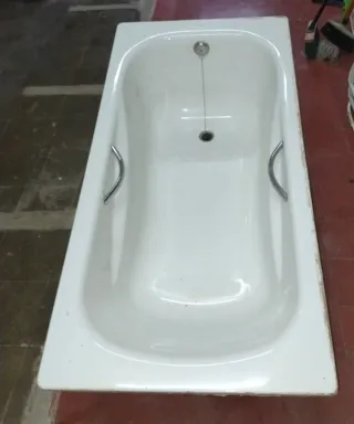 Bañera Roca con agarraderas