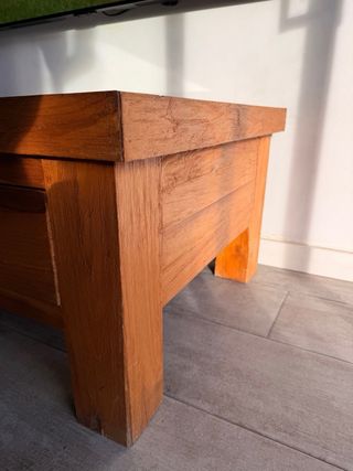 Tavolino in legno di teak riciclato con piano in vetro