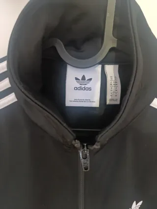 Chaqueta Adidas Negra con Rayas Blancas