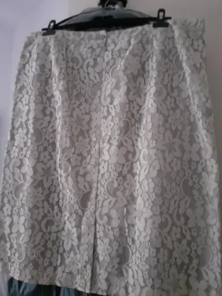 51cm de cintura y 64cm de largo Nueva con etiquet