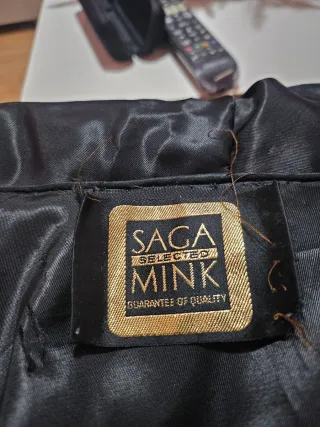 Abrigo de piel con capucha