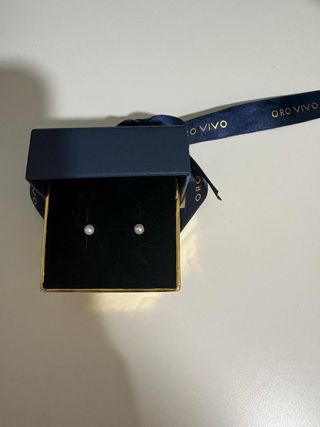 Pendientes bebé oro perlas blancas