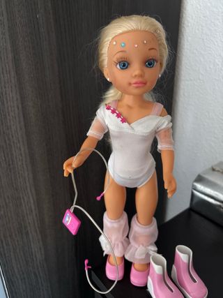 Muñeca Nancy patinadora con accesorios