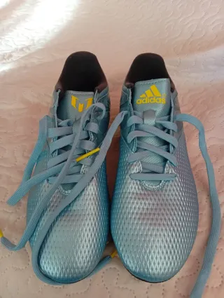 Scarpe da calcio Adidas blu e gialle
