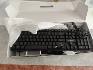 Tastiera RGB 4 in 1 con mouse e cuffie