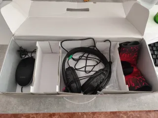 Tastiera RGB 4 in 1 con mouse e cuffie