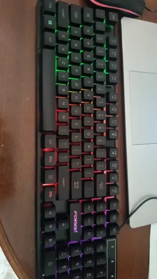 Tastiera RGB 4 in 1 con mouse e cuffie