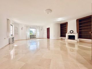 Chalet en alquiler en Zona el Higuerón en Benalmádena