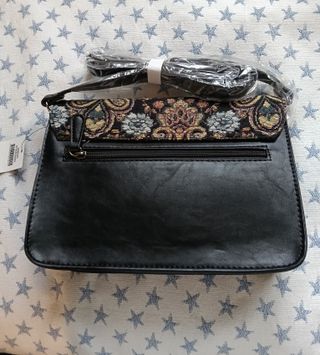Bolso Negro con Adorno Floral Multicolor