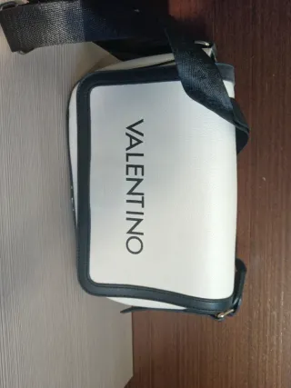 Bolso Valentino blanco y negro