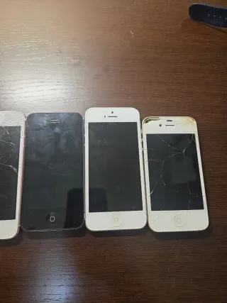 Lote 5 iPhones Apple (Negro y Blanco)