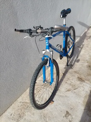 Bicicleta Giant Azul (Rueda 26)
