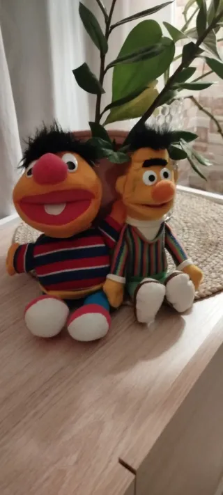 Peluches Epi y Blas
