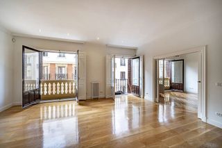 Piso en alquiler en Almagro en Madrid