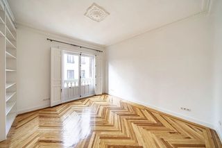Piso en alquiler en Almagro en Madrid
