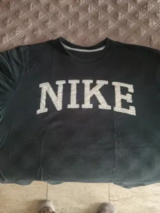 Lote Ropa Nike: Camisetas y Sudadera