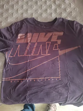 Lote Ropa Nike: Camisetas y Sudadera