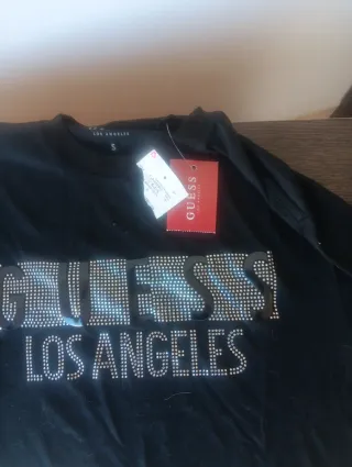 Camiseta Guess con pedrería Talla S