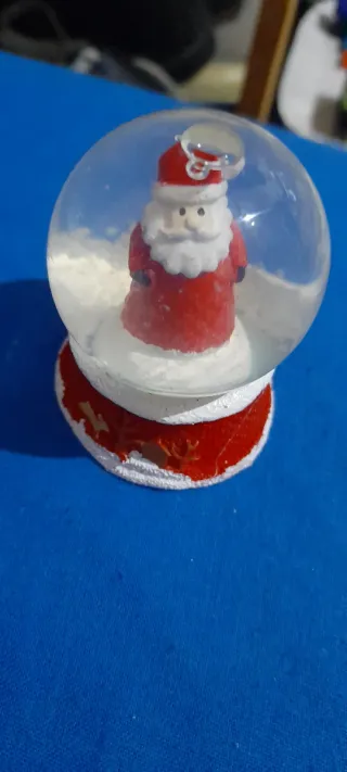 Palla di vetro Babbo Natale con effetto neve