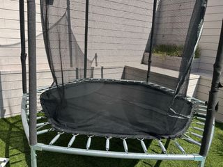 Cama elástica desmontada