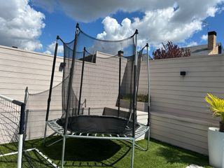 Cama elástica desmontada