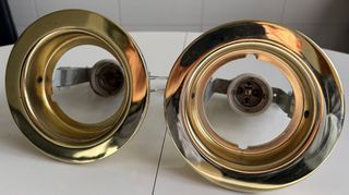 Varios focos, transformadores y bombillas.