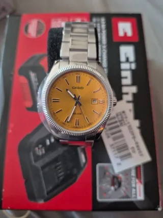 Reloj Casio Dorado y Plateado