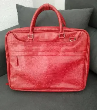 Funda para portátil roja efecto piel