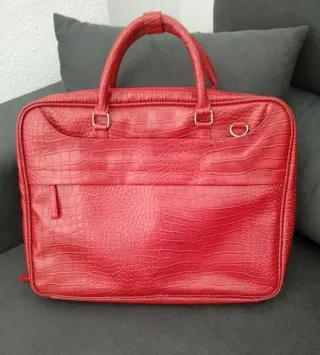 Funda para portátil roja efecto piel