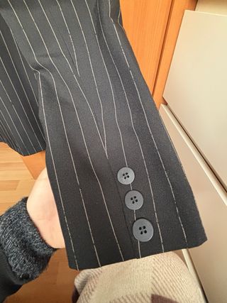 Traje de rayas negro y blanco(conjunto entero)