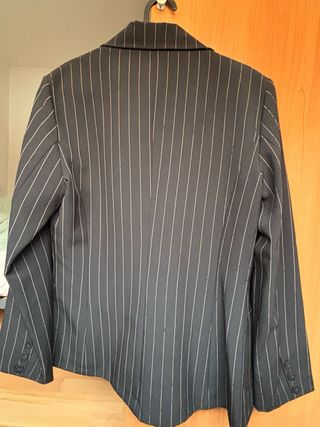 Traje de rayas negro y blanco(conjunto entero)