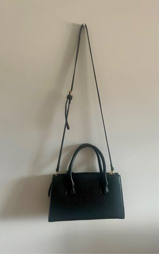 Bolso Negro Estilo Kelly con Bandolera