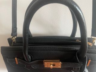 Bolso Negro Estilo Kelly con Bandolera