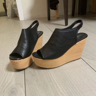 Sandalias negras con plataforma