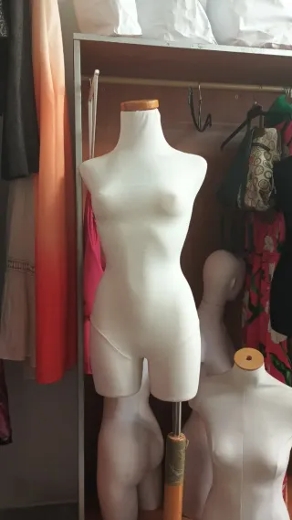 Maniquí de costura blanco