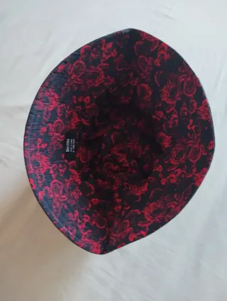 Gorro de lluvia negro brillante