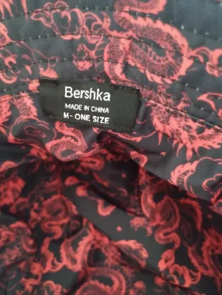 Gorro de lluvia negro brillante