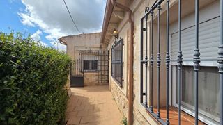 Chalet en venta en Villares del Saz