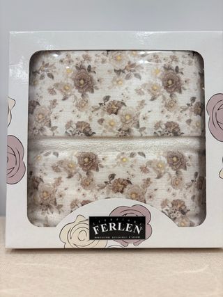 Set asciugamani con fantasia floreale