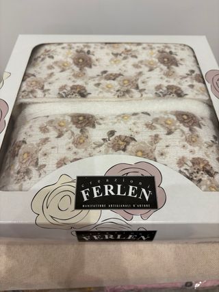 Set asciugamani con fantasia floreale